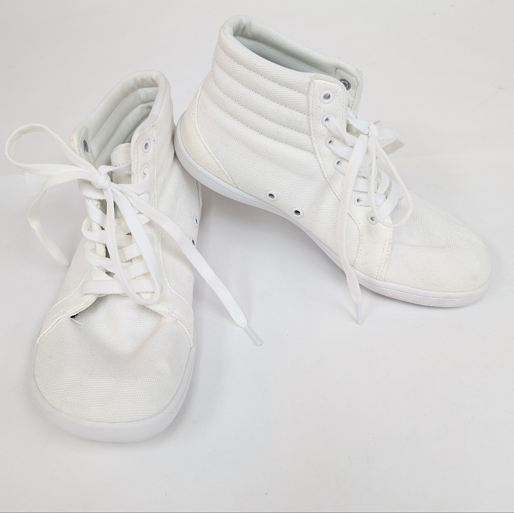 Whiten Wide Toe Barefoot High Rise White Lace Up Sneakers Size 9/39